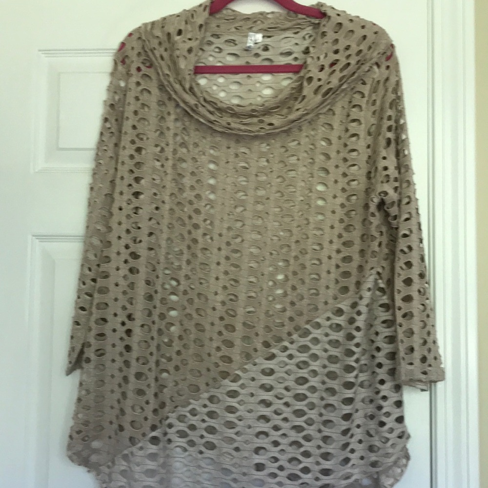 Tan Lulu-B ladies shawl size XL - never worn $20